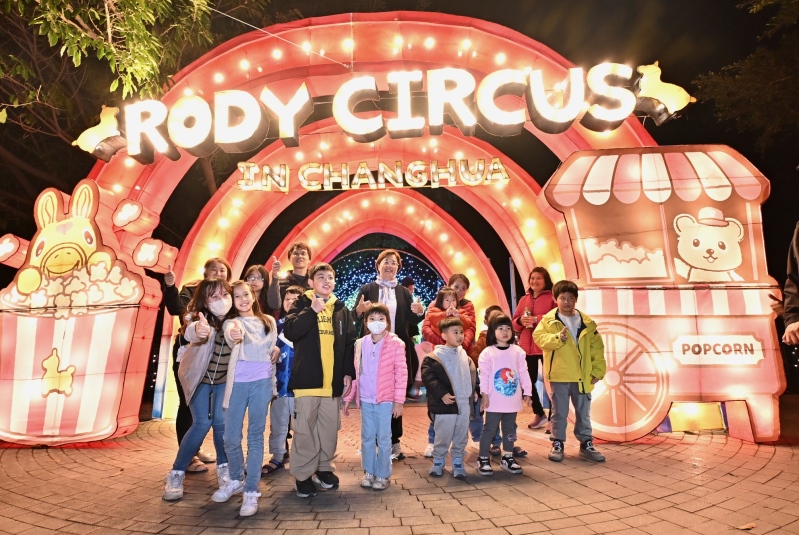 2026彰化月影燈季繽紛登場 櫻桃小丸子馬戲團燈光秀 八卦山陪您歡樂迎新年